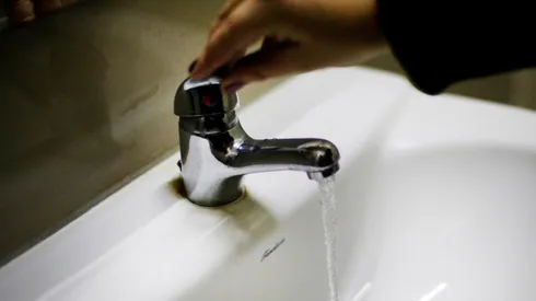 Aún no se sabe por cuánto tiempo se extenderá el corte de agua en la Región Metropolitana.