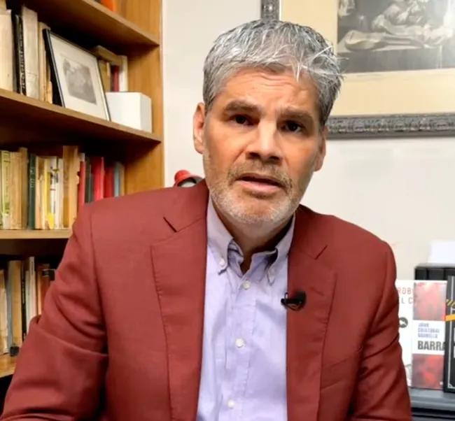 JC Guarello se mofa del look de Francis Cagigao en su programa por Youtube