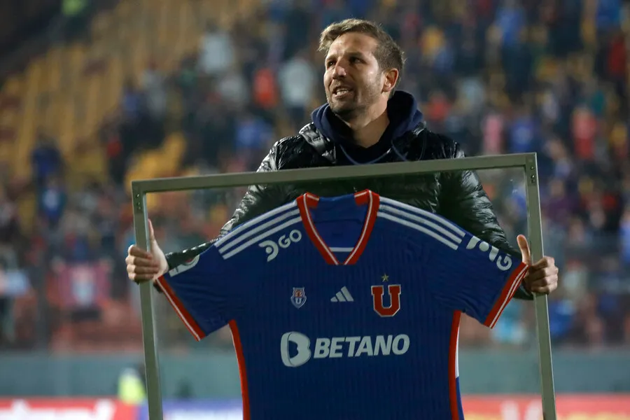 Felipe Seymour fue homenajeado por la U. | Foto: Photosport