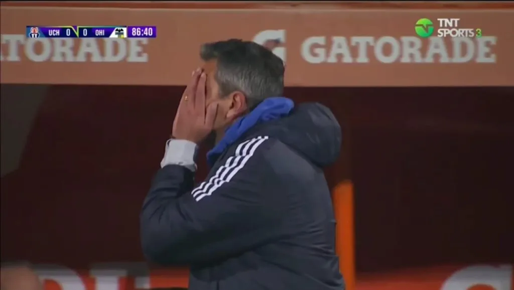 Tras el tiro libre, así reaccionó el DT (Captura TNT Sports)