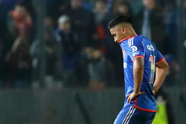 El lamento del delantero tras perder el penal (Photosport)