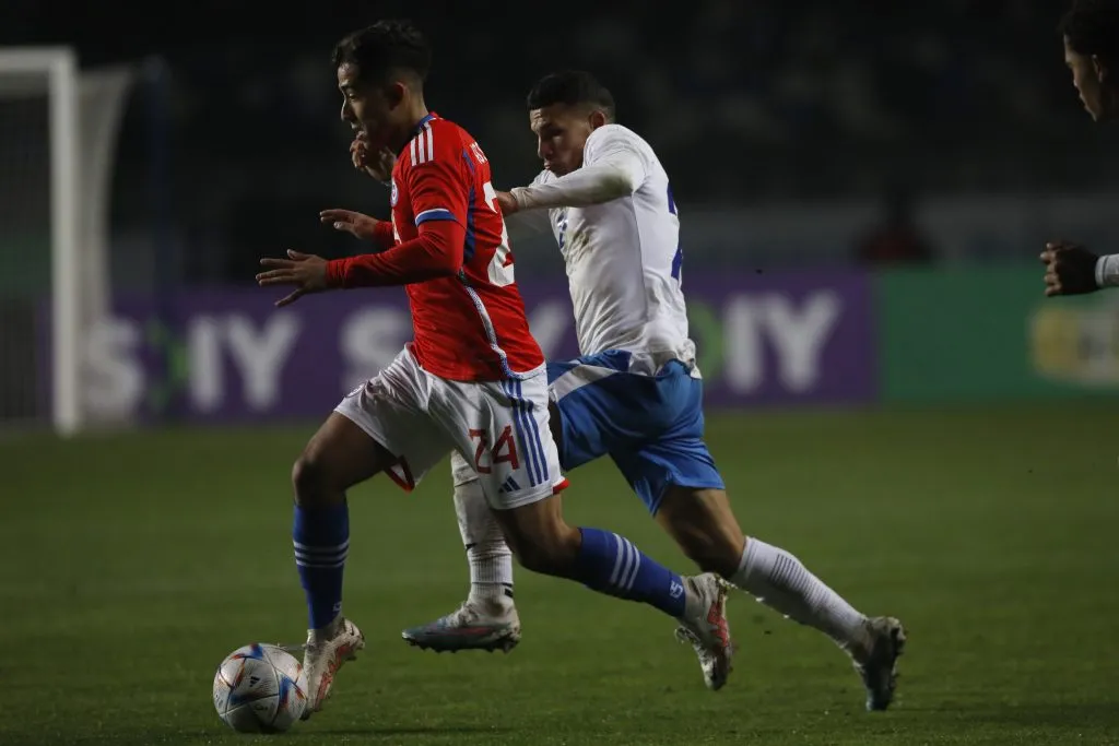 Lucas Assadi apenas jugó con la Selección Chilena y en la Universidad de Chile también empezó desde la banca para el partido ante O’Higgins (Photosport)