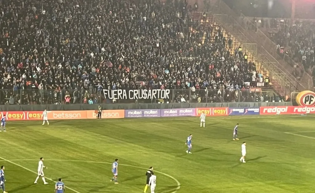 El lienzo que llevaron fanáticos de Universidad de Chile al sector Andes de Santa Laura (Foto: Bolavip)