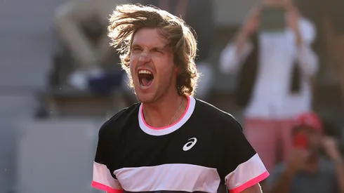 Nicolás Jarry enfrentará a Stefanos Tsitsipas por el paso a cuartos de final del ATP 500 de Halle (Foto: Getty)