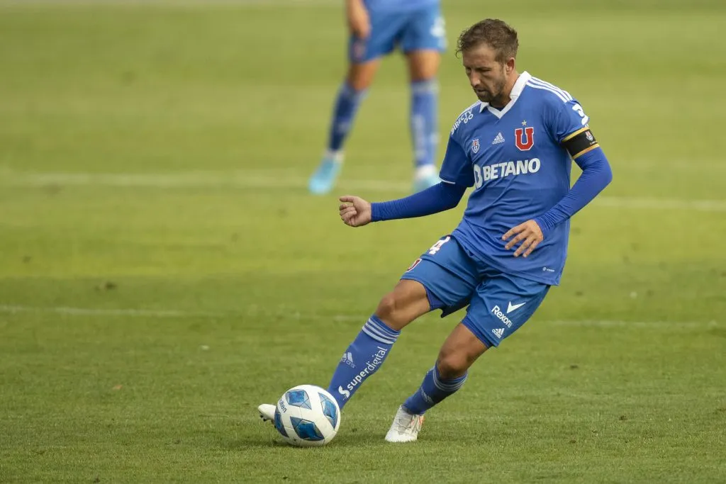 Seymour inició su carrera en las cadetes la U y terminó portando la jineta de capitán | Foto: Javier Vergara/PHOTOSPORT