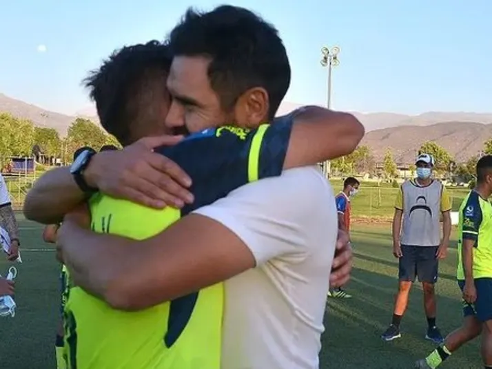 Ex UC y Colo Colo se vuelve a poner el buzo para dirigir en el fútbol chileno