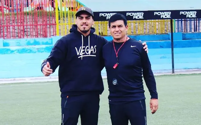 Héctor Caldillo Vega Junior -izq- fue hasta Santiago para probar suerte en el casting del Gran Hermano