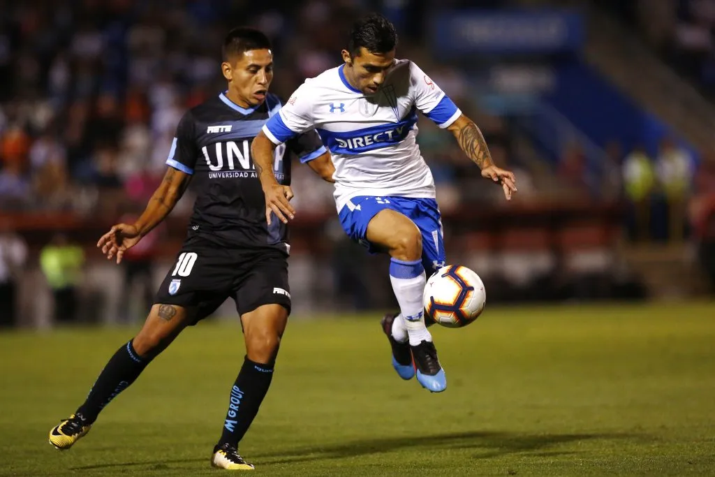 Edson Puch vuelve en gloria y majestad a Iquique. Un ex compañero suyo en la UC lo alabó a más no poder (Photosport)
