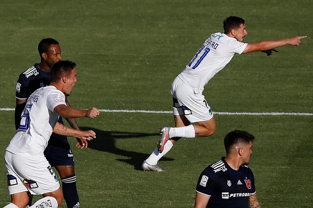 Facundo Castro anotando el gol en el triunfo del Campeonato 2020 ante la U en el Estadio Nacional (Photosport)