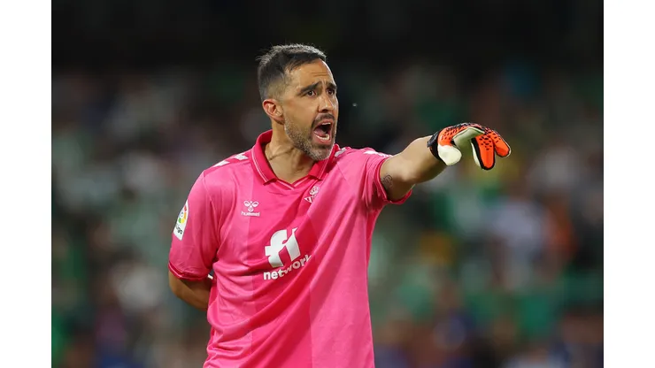 Claudio Bravo aún no sabe si podrá estar con la Selección Chilena en el inicio de las Clasificatorias