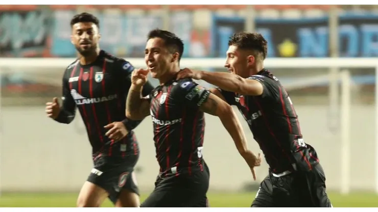 El ex jugador de la UC anotó un golazo para Deportes Iquique