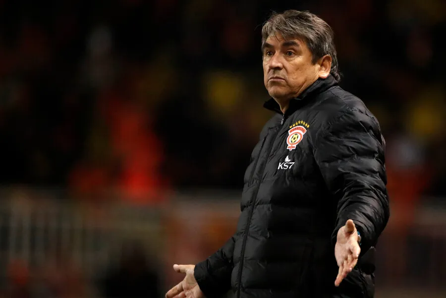 Astorga no quedó nada feliz con Bernedo. | Foto: Photosport