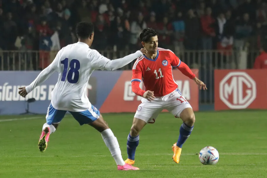 Dávila muestra sus armas en La Roja. | Foto: Photosport