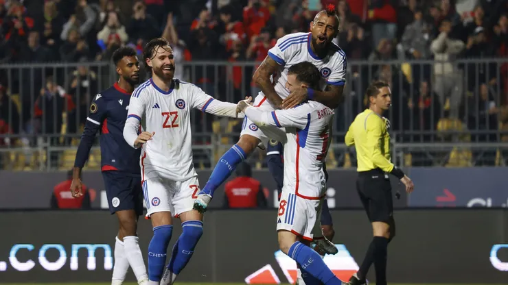 Arturo Vidal blinda a Bruno Barticciotto para que empezar a pavimentar su ruta en la Selección Chilena