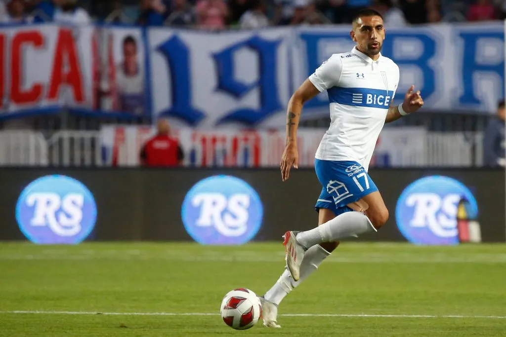 Ampuero habló sobre su posible partida de la UC | Foto: Photosport