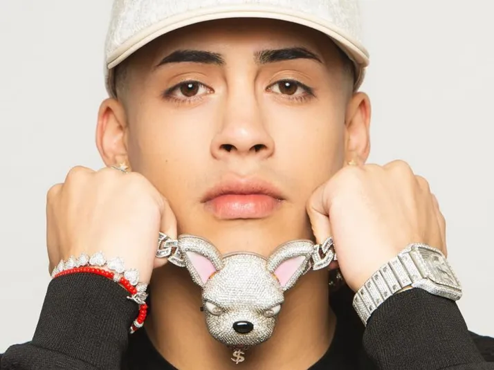 Cris MJ recibe importante premio e insinúa colaboración