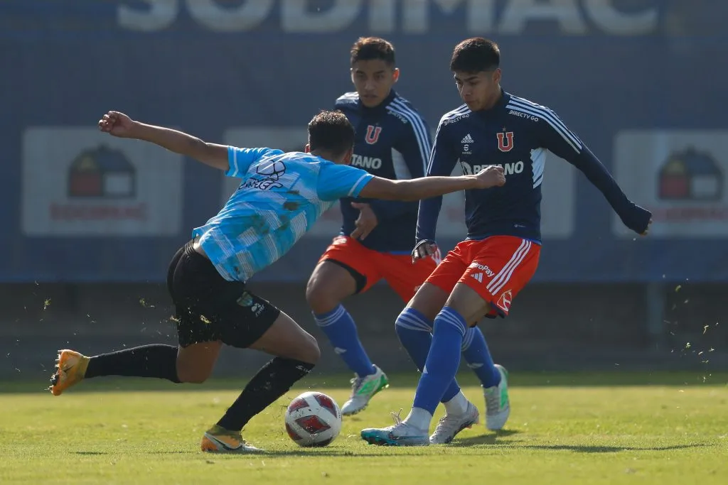 Darío Osorio es un jugador que podría partir, pese a que no hay nada concreto (Prensa Universidad de Chile)