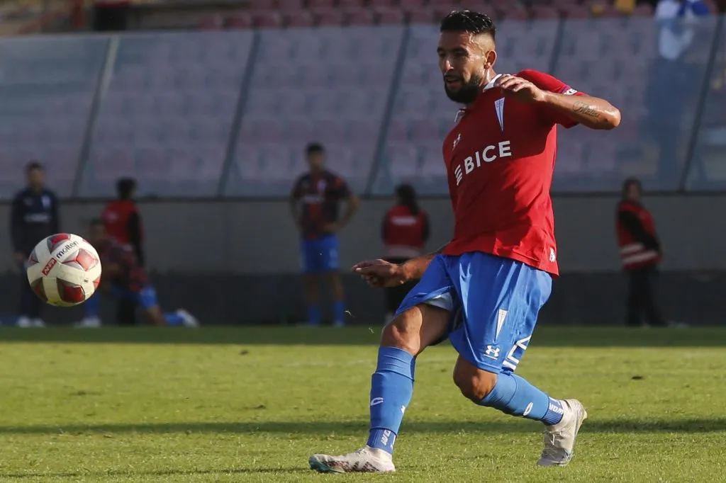 Mauricio Isla dejó de ser jugador de la Universidad Católica | Foto: Photosport