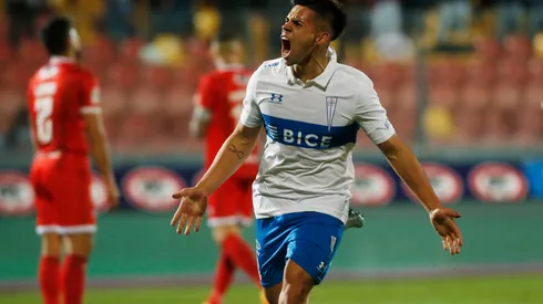 Alexander Aravena está enfocado en seguir sumando goles y ahora recibe las loas de Luis Mago Jiménez