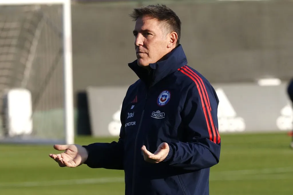 Berizzo mueve las fichas en el equipo de la Roja | Foto: Javier Salvo/Photosport