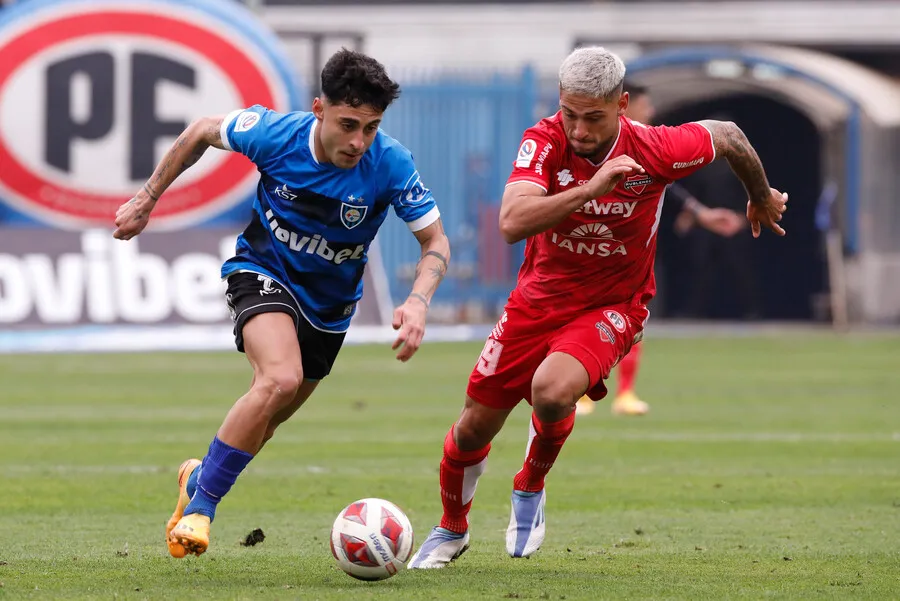 Javier Altamirano está teniendo brutal campaña en Huachipato. | Foto: Photosport