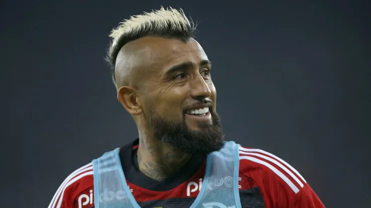 Ex jugador de La Roja le aconseja a Vidal no volver a Colo Colo aún.