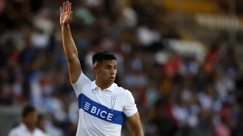 Alexander Aravena podría dejar la Universidad Católica para sumarse a un club en el extranjero