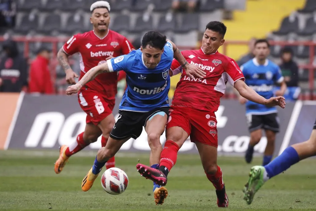 Javier Altamirano es la gran joya del fútbol chileno, aunque el jugador le piden que debe dar un salto de calidad en su juego (Photosport)