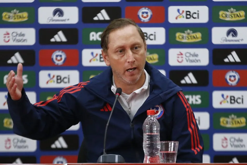 Luis Mena tiene sus metas claras con La Roja Femenina.  Dragomir Yankovic/Photosport