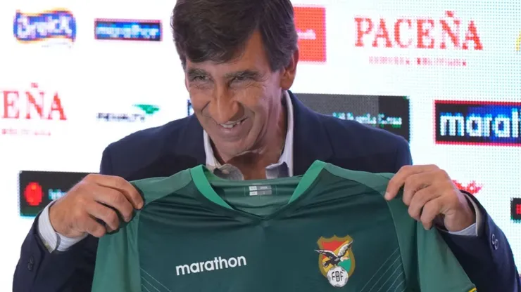 Gustavo Costas pide más recursos para el desarrollo del fútbol boliviano.