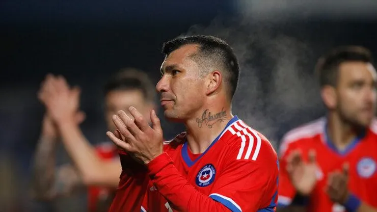 Medel lanza indirecta a Bravo