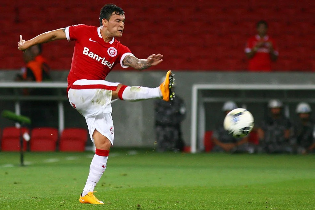 Charles Aránguiz aún no puede vestirse de rojo con el Inter. | Foto: Photosport