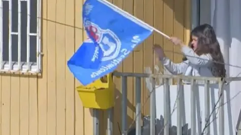 Niña hincha se roba las miradas en triunfo de Las Leonas