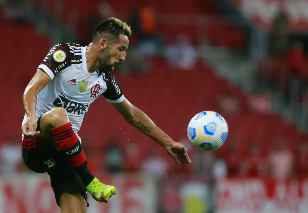 Isla era uno de los laterales titulares del Flamengo en el año 2021. (Getty Images)