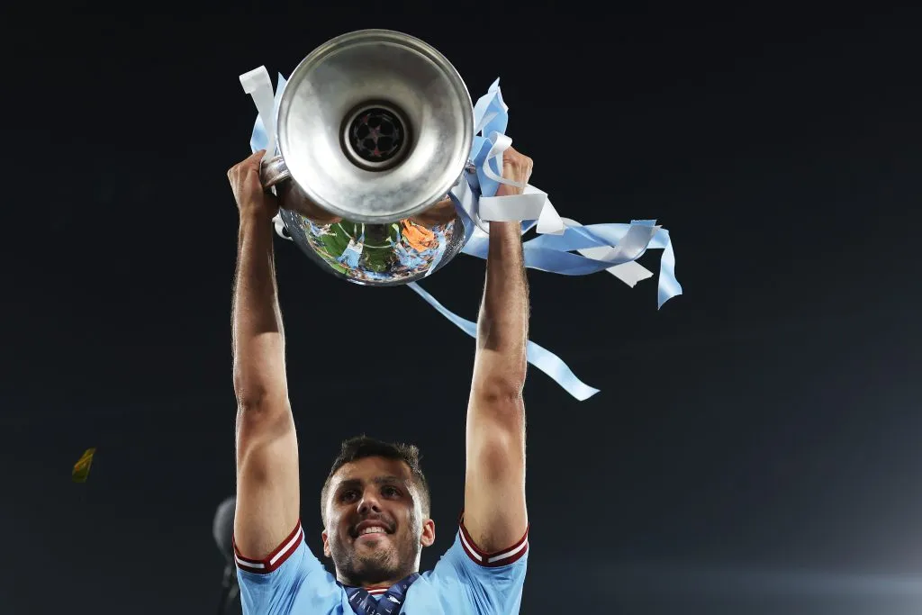 Rodri levanta la esquiva Orejona para el Manchester City (Getty Images)