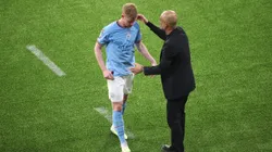 Kevin De Bruyne tuvo que abandonar el campo de juego por una lesión muscular.
