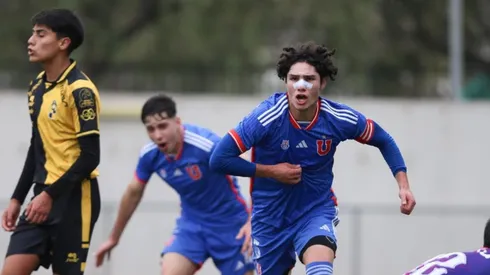 Vergara celebrando el gol del triunfo del cuadro universitario.