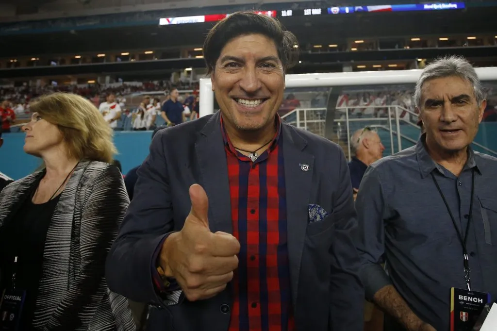 Iván Zamorano salió con todo a trolear al Kun Agüero, quien intentó ganar el quien vive en un despacho en vivo para ESPN (Photosport)