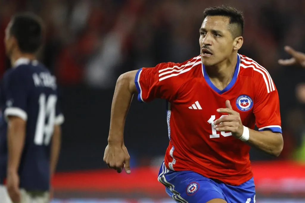 Alexis Sánchez sería dueño de la Universidad de Chile junto a su agente Fernando Felicevich (Photosport)