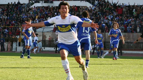 Un referente de la Universidad Católica quiere ver al Medel a como dé lugar en el fútbol chileno y con la camiseta de la franja
