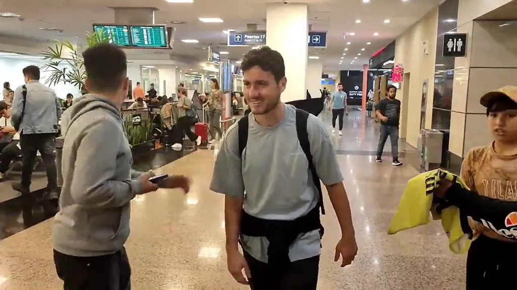 Marco Rojas llegó a Chile para afinar los últimos detalles de su salida de Colo Colo (Foto: Cristian Alvarado, cr_alvarado83, Twitter)