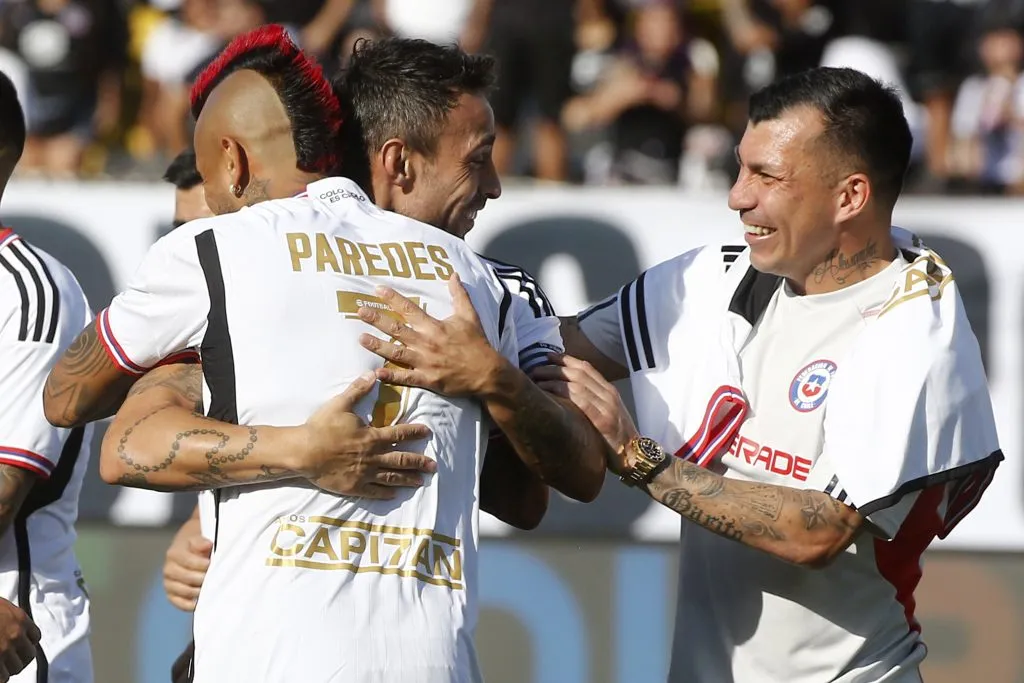 Gary Medel estuvo en la despedida de Esteban Paredes (Foto: Photosport)