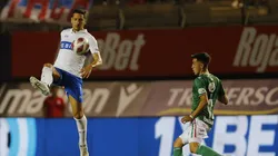 Guillermo Burdisso juega un rol primordial fuera de la cancha en la Universidad Católica con los más jóvenes dl equipo de Holan