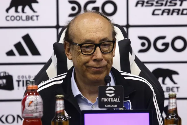 Stöhwing alzó la voz ante el enojo de los simpatizantes albos en su llegada a Chile | Foto: Photosport