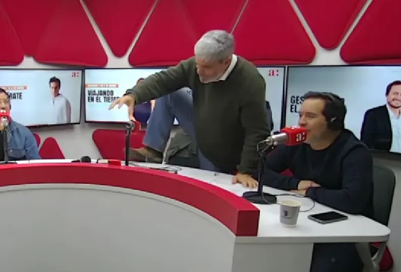 En el programa Deportes Agricultura se encendieron los ánimos entre Juan Cristóbal Guarello y Cristian Alvarado por el nivel de Colo Colo.