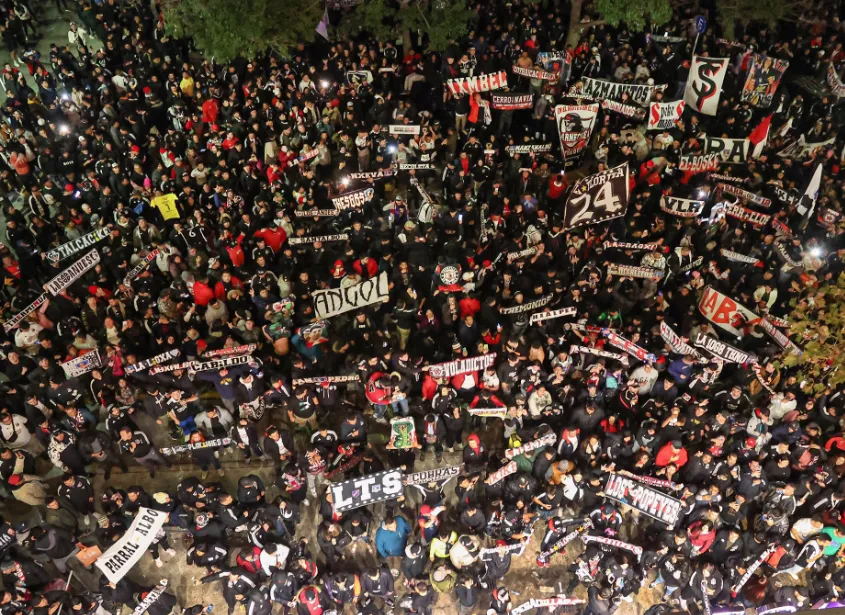 Los hinchas de Colo Colo se han tomado las calles de Buenos Aires | Foto: Colo Colo