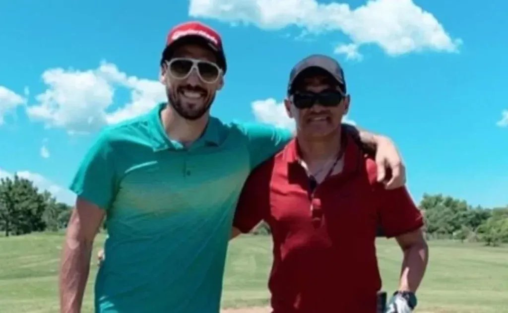 Gerardo Reinoso junto a su yerno Joaquín Larrivey (Archivo)