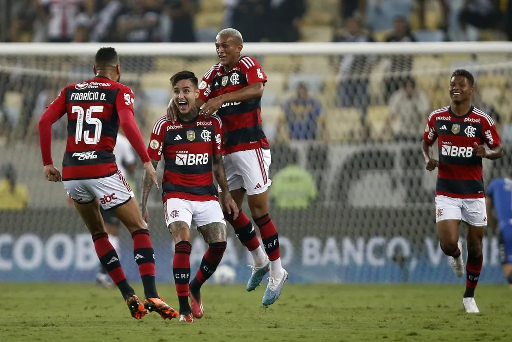 Flamengo derrotó 4-1 a Vasco da Gama en el estadio Maracaná.