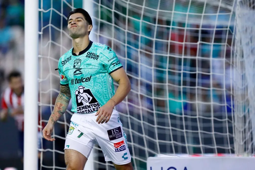 Víctor Dávila llega en un gran momento a la Selección Chilena tras su paso por México en el León y ser el mejor de la Concachampions (Getty Images)