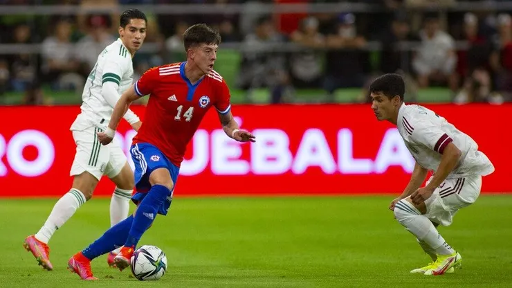 Pablo Parra encamina su llegada a Colo Colo para el próximo semestre